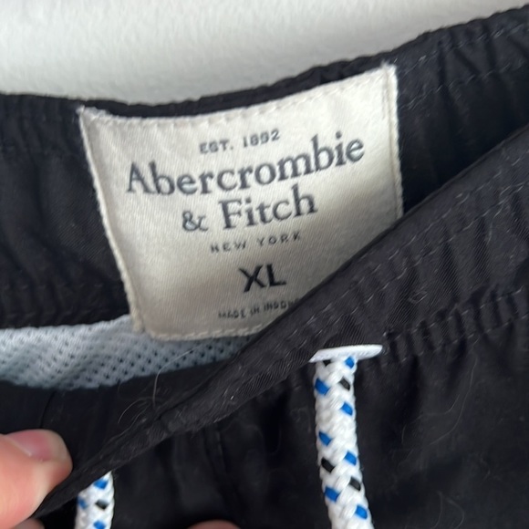 Abercrombie and Fitch Lined Shorts Black - Picture 5 of 6